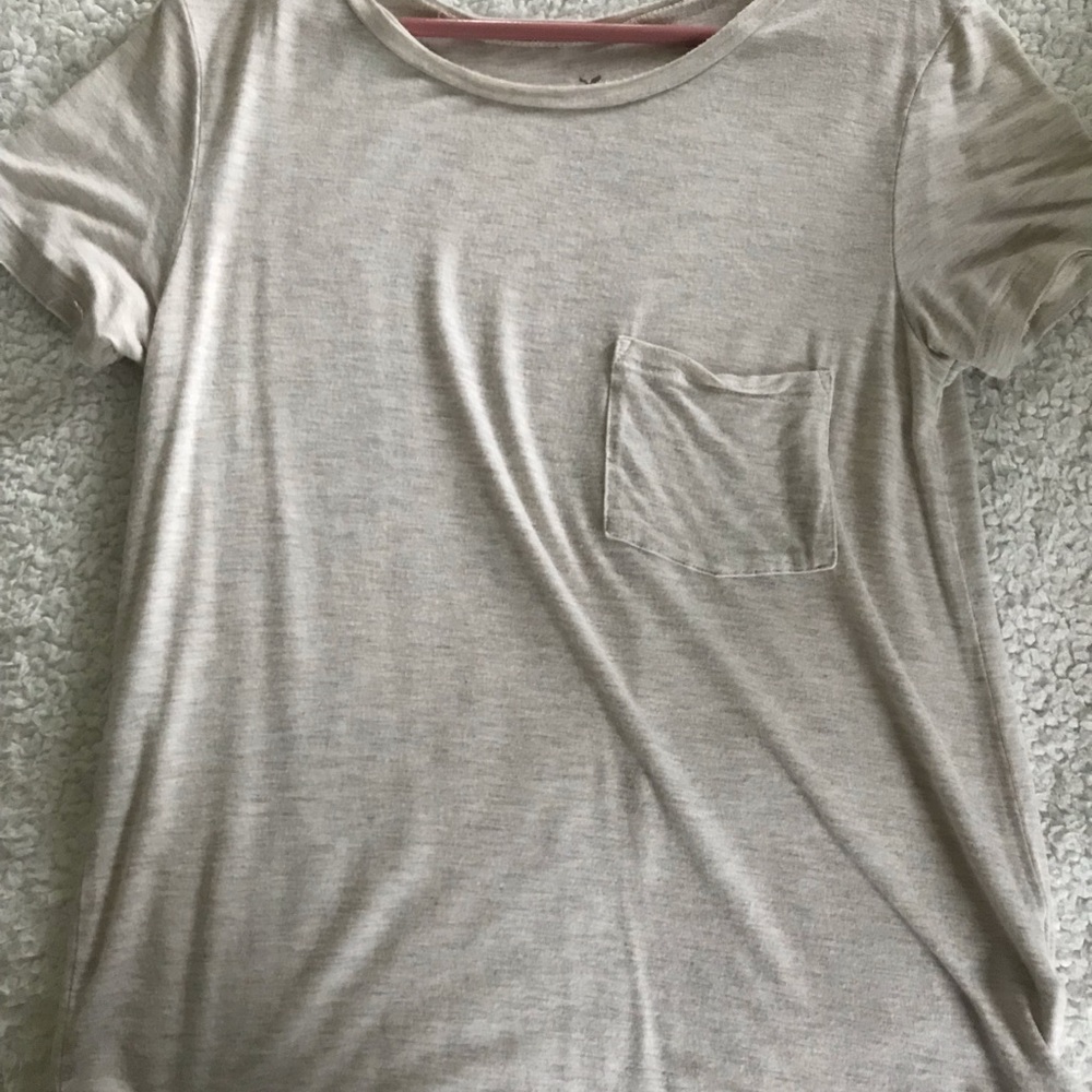 American Eagle tshirt